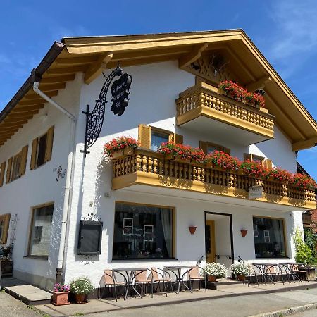 Gastehaus U Ferienwohnungen Veronika Incl Fruhstucksbuffet Und Konigscard Mit 200 Kostenlosen Attraktionen Unterammergau Exterior photo