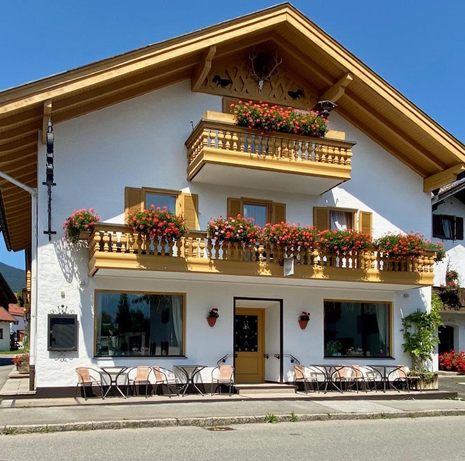 Gastehaus U Ferienwohnungen Veronika Incl Fruhstucksbuffet Und Konigscard Mit 200 Kostenlosen Attraktionen Unterammergau Exterior photo