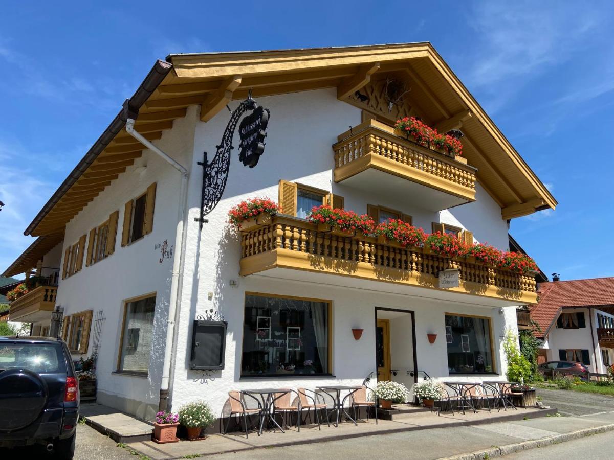 Gastehaus U Ferienwohnungen Veronika Incl Fruhstucksbuffet Und Konigscard Mit 200 Kostenlosen Attraktionen Unterammergau Exterior photo