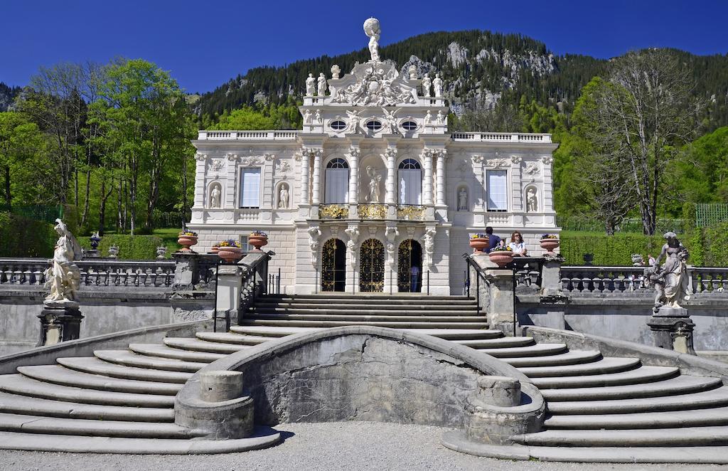 Gastehaus U Ferienwohnungen Veronika Incl Fruhstucksbuffet Und Konigscard Mit 200 Kostenlosen Attraktionen Unterammergau Exterior photo